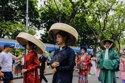Thách thức trong việc đưa văn hóa dân gian vào các sáng tạo mới