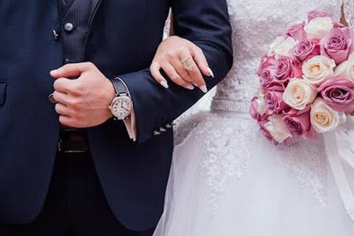 Chồng bị vợ bạo lực ngay giữa đám cưới