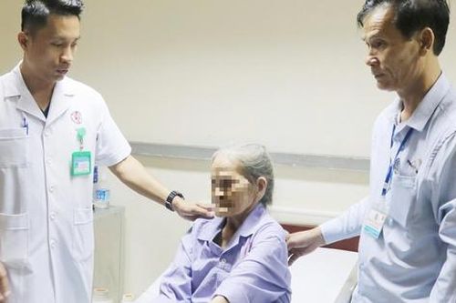Cứu cụ bà 89 tuổi ở Hải Dương bị vỡ ruột thừa trước khi nhập viện