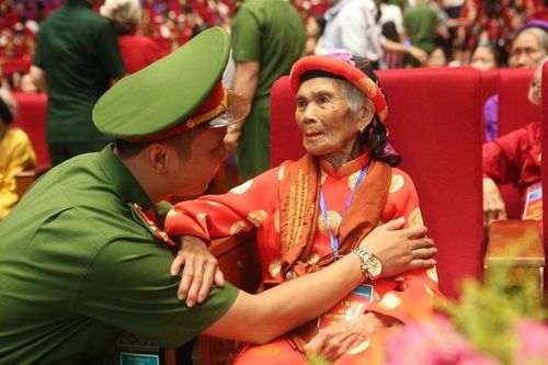 Trợ cấp hằng tháng với Bà mẹ Việt Nam Anh hùng bằng 3 lần mức chuẩn