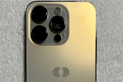 Chiếc iPhone hiếm hoi không có logo Apple