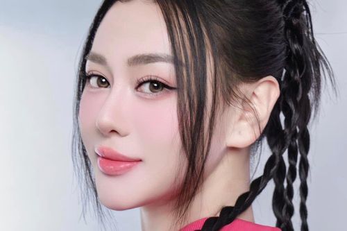 Phương Oanh khác lạ