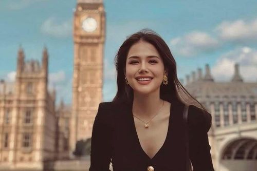 Tuần qua Quân A.P dạo phố Hàn Quốc, Phanh Lee thả dáng bên trời Âu