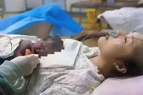 Bị chồng ghẻ lạnh vì sinh con da ngăm đen ở Trung Quốc