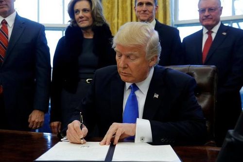Ông Trump sẽ đảo ngược hàng loạt sắc lệnh của ông Biden khi nhậm chức