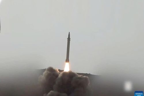 Houthi bất ngờ tấn công tên lửa vào căn cứ quân sự Israel