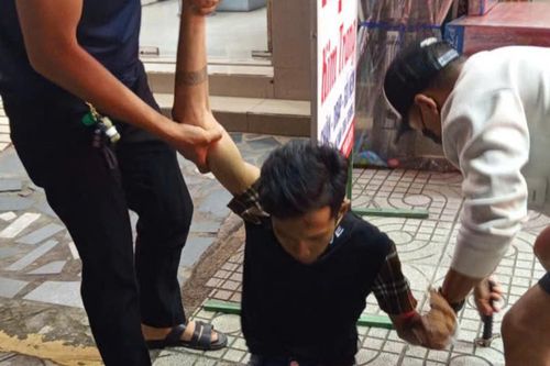Kịp thời truy bắt thanh niên dùng dao tấn công anh rể tại bệnh viện