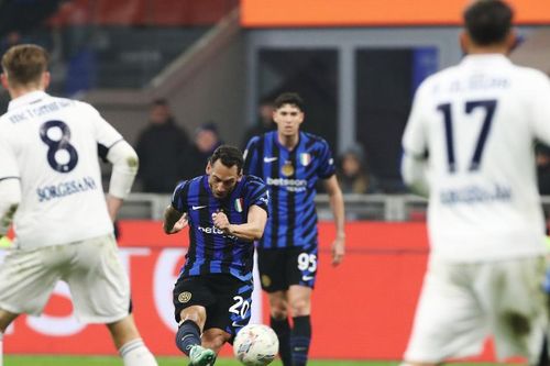 Cựu sao Milan khiến Inter chia điểm với Napoli, có 6 đội mơ đua vô địch Serie A
