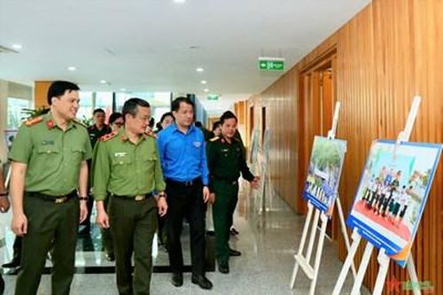 Thanh niên Quân đội và Công an học Bác bằng nhiều việc làm thiết thực