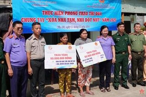 TP Hồ Chí Minh trao kinh phí sửa chữa nhà cho người dân huyện Cần Giờ