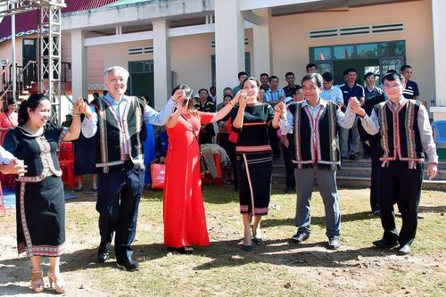 Phó Thủ tướng Thường trực Chính phủ Nguyễn Hòa Bình dự Ngày hội Đại đoàn kết toàn dân tộc tại Gia Lai