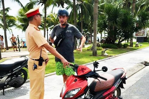 Đẩy mạnh tuyên truyền quy định Không giao xe cho người không đủ điều kiện điều khiển phương tiện tham gia giao thông