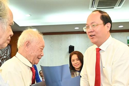 Họp mặt những nhà giáo đi B, nhà giáo nội đô: Xúc động ngày gặp lại