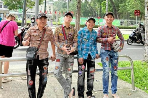 Quang Linh Vlogs xuất hiện với giao diện lạ khiến netizen ngỡ ngàng