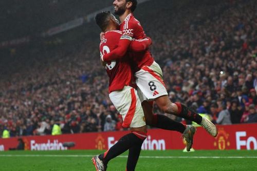 Man Utd thắng tưng bừng, Tottenham thua sốc đội bét bảng Ngoại hạng Anh