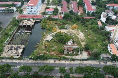 Đất vàng 'đắp chiếu' chục năm