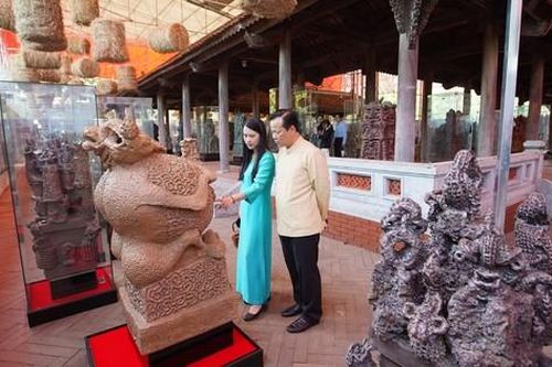 Cận cảnh tác phẩm gốm nặng hàng tấn của Giáo sư, Viện sĩ, họa sĩ Ngô Xuân Bính