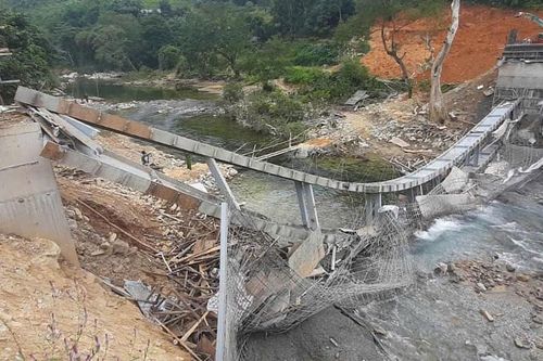 Sự cố cầu đang thi công ở Hà Giang: Người dân mong sớm xây cầu trở lại