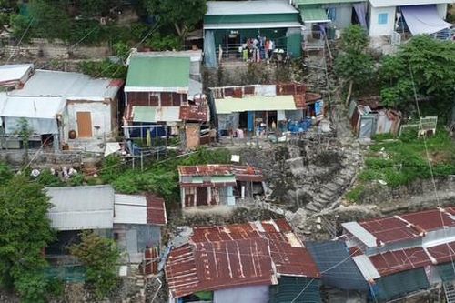 Sống khổ trong những ngôi nhà trên vách núi Nha Trang