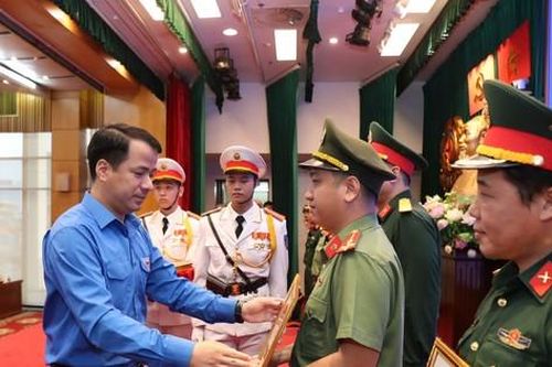 Thanh niên Công an và Quân đội đẩy mạnh học tập, làm theo Bác