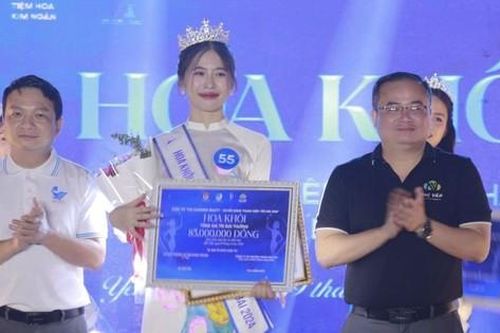 Cô gái người Mông giành giải Hoa khôi Duyên dáng thanh niên Yên Bái