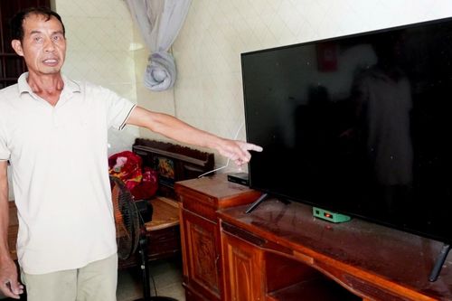 Có điện, người dân vẫn phải đun nước bếp củi, không dám xem tivi