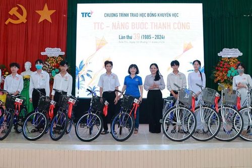 568 em học sinh nhận học bổng 'TTC - Nâng bước Thành Công' lần thứ 39