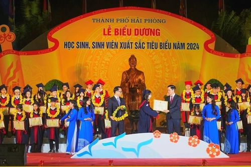 Biểu dương 139 học sinh, sinh viên xuất sắc tiêu biểu năm 2024