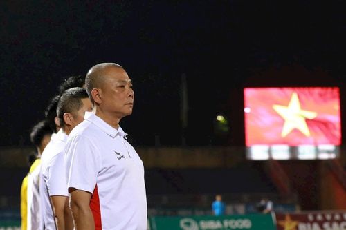 Huấn luyện viên trưởng Sông Lam Nghệ An Phạm Anh Tuấn từ chức
