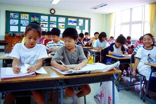 Hàn Quốc tiến tới áp dụng sách giáo khoa điện tử tích hợp công nghệ AI