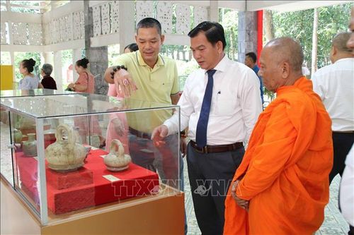 Triển lãm các hiện vật đậm đà bản sắc dân tộc
