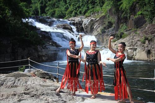 Trải nghiệm du lịch thác Yang Bay - dòng nước của trời ban