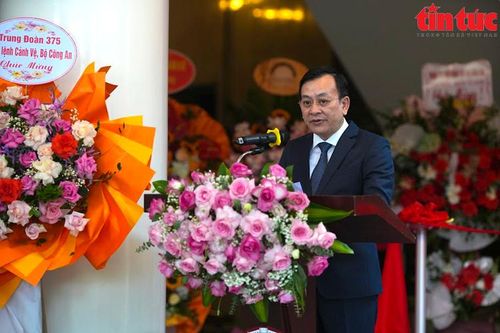 Lần đầu tiên Triển lãm 'Dấu chân Hồ Chí Minh ở Trung Quốc' tại Việt Nam