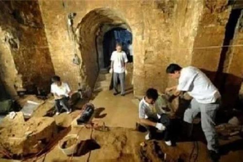 Khai quật lăng mộ Tào Tháo, giới khảo cổ sững sờ vì tìm thấy báu vật thất truyền nghìn năm