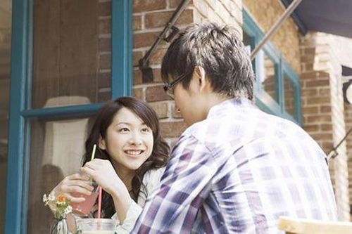 Gã đàn ông khoe là ông chủ lớn, có biệt thự, đồng hồ xịn... hẹn hò cùng lúc 30 cô gái trẻ