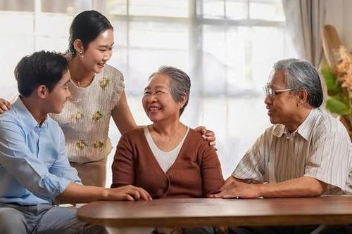 Nhờ mẹ vợ để hôn nhân đi qua... 'vùng thời tiết xấu'