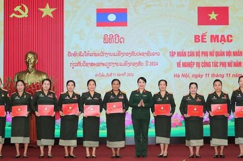 Bế mạc Tập huấn cán bộ phụ nữ Quân đội nhân dân Lào