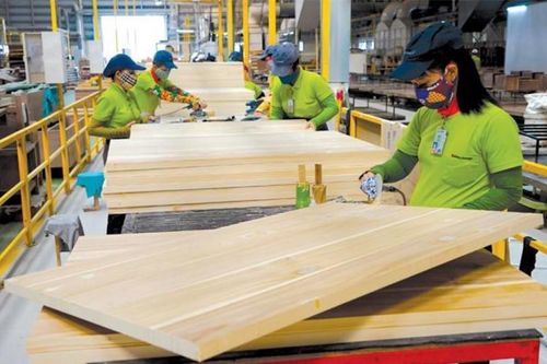Kim ngạch xuất khẩu gỗ vượt 13 tỷ USD