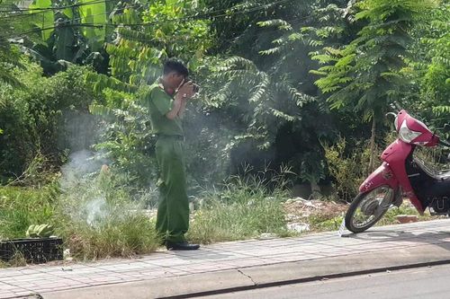 Đang chạy xe thì dừng lại rồi gục chết