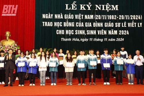 Kỷ niệm 42 năm Ngày Nhà giáo Việt Nam và trao học bổng của gia đình Giáo sư Lê Viết Ly cho học sinh, sinh viên