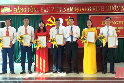Huyện Vĩnh Lộc công bố các quyết định về công tác cán bộ