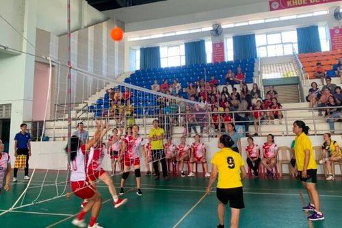 Bóng chuyền hơi trong nữ công nhân viên chức