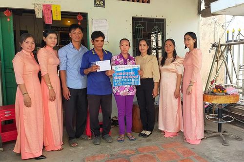 Vượt khó chăm lo cho con ăn học