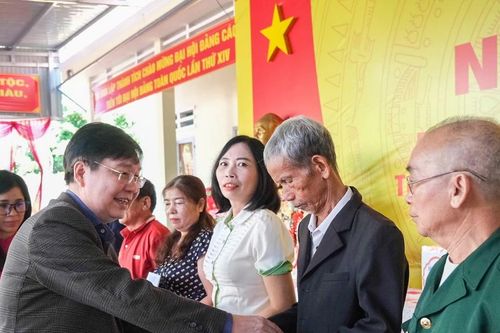 Trưởng Ban Tổ chức Tỉnh ủy Huỳnh Quang Thái dự Ngày hội Đại đoàn kết tại Chư Sê