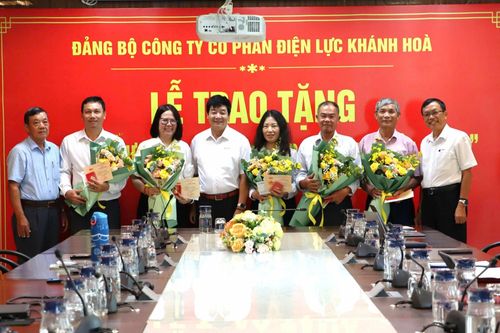PC Khánh Hòa tổ chức lễ trao tặng kỷ niệm chương 'Vì sự nghiệp Kiểm tra của Đảng'
