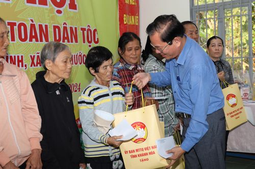 Ngày hội Đại đoàn kết toàn dân tộc tại Khu dân cư thôn Hòa Bình