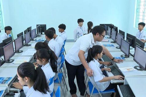 Trường học vùng khó nỗ lực chuyển đổi số