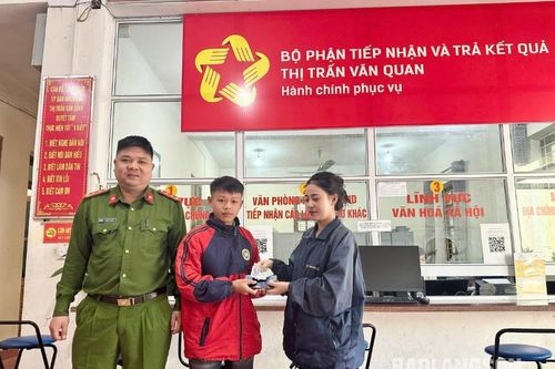 Văn Quan: Học sinh nhặt được của rơi trả lại người đánh mất