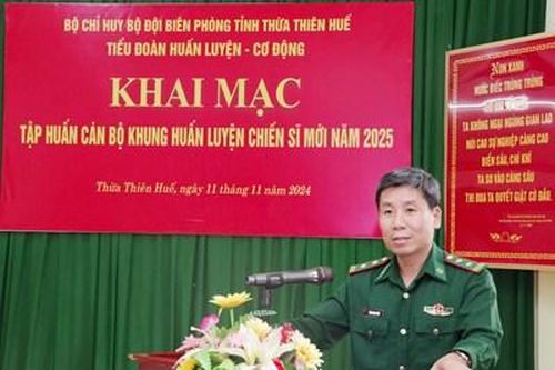 Nâng cao bản lĩnh và năng lực cán bộ khung huấn luyện