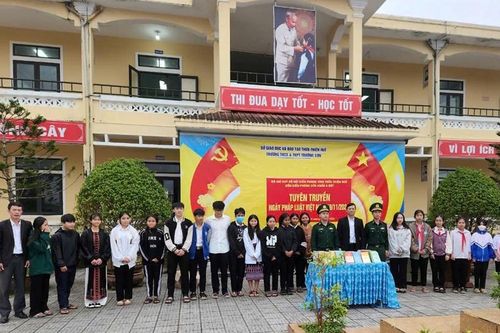 Tuyên truyền pháp luật cho học sinh biên giới